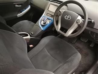 2014 Toyota Prius - Thumbnail