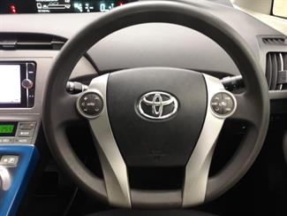 2014 Toyota Prius - Thumbnail