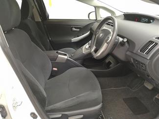 2014 Toyota Prius - Thumbnail