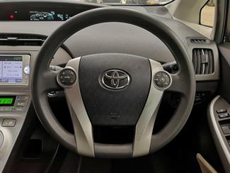 2014 Toyota Prius - Thumbnail