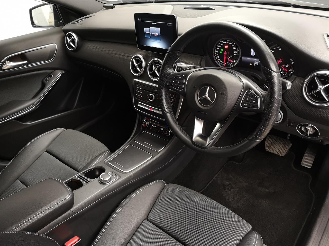 2017 Mercedes-Benz A 180