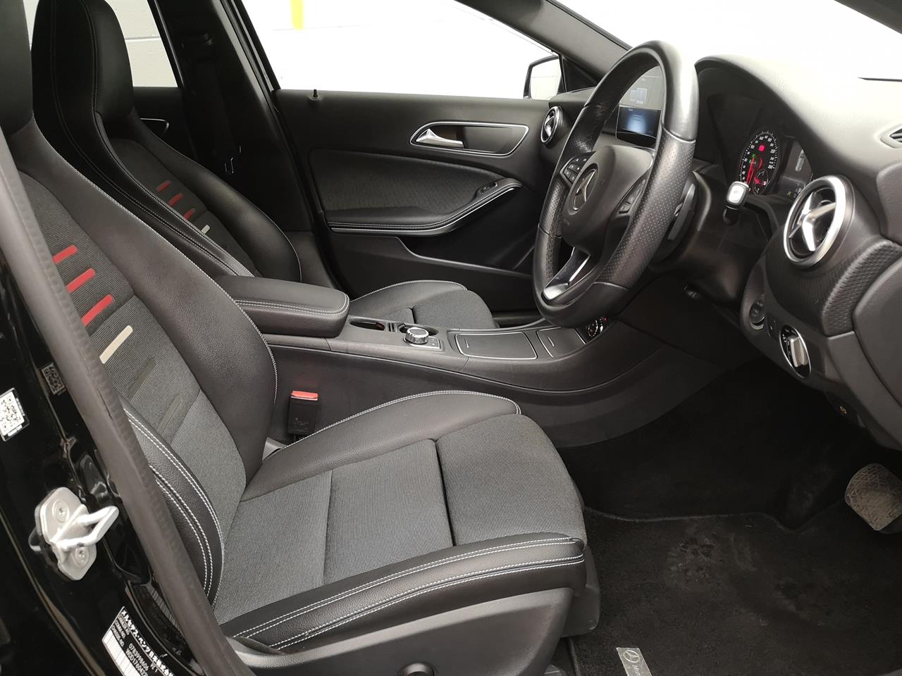 2017 Mercedes-Benz A 180