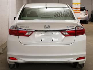 2014 Honda Grace - Thumbnail