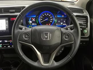 2014 Honda Grace - Thumbnail