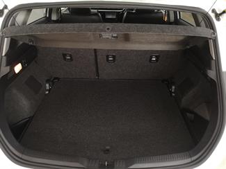 2017 Toyota Auris - Thumbnail