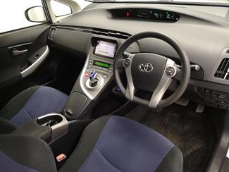 2013 Toyota Prius - Thumbnail