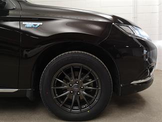 2015 Mitsubishi Outlander - Thumbnail