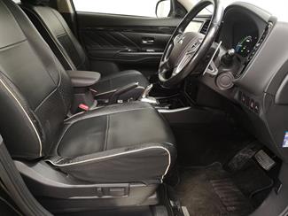 2015 Mitsubishi Outlander - Thumbnail