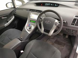2013 Toyota Prius - Thumbnail
