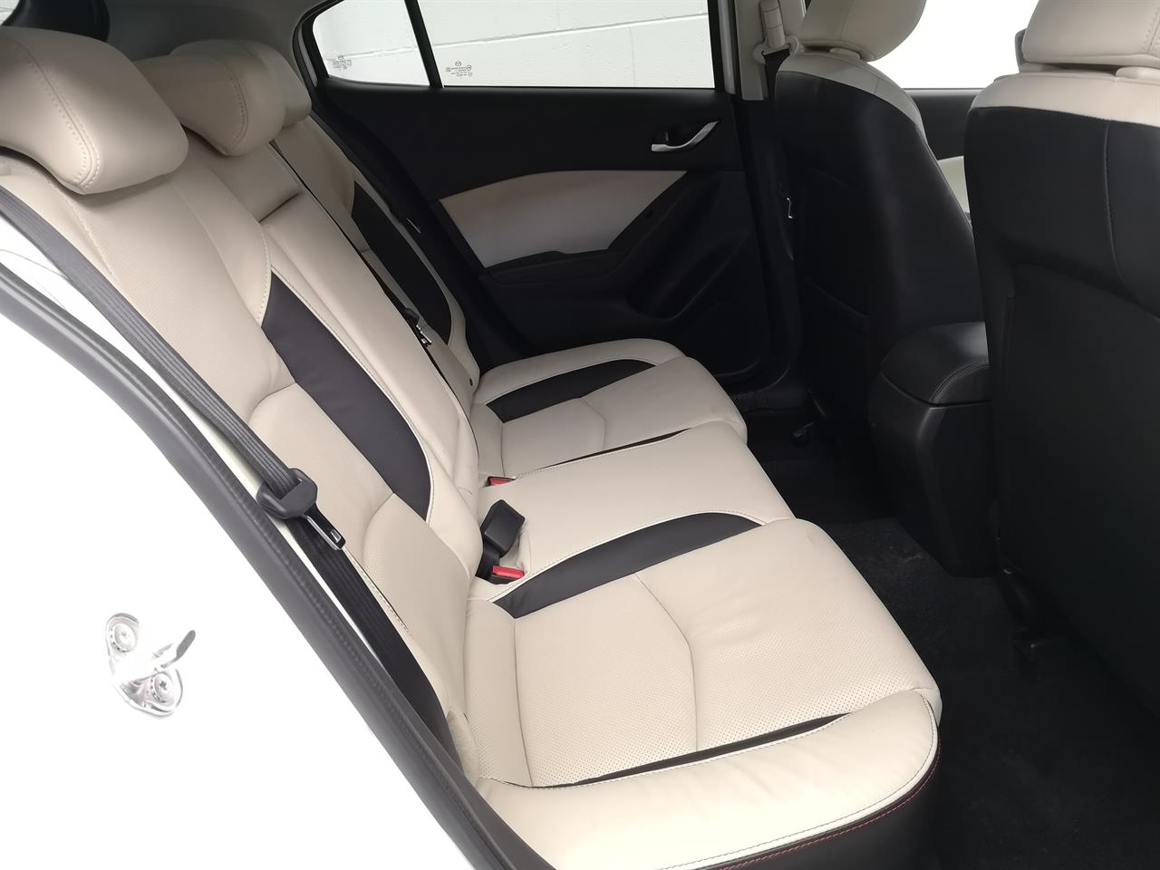 2015 Mazda Axela