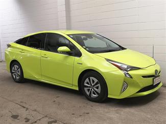 2016 Toyota Prius - Thumbnail