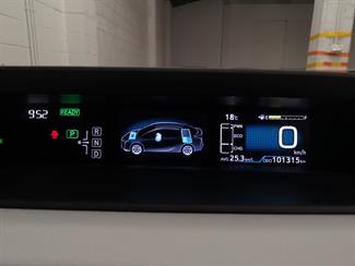 2016 Toyota Prius - Thumbnail