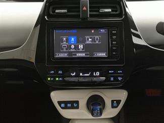 2016 Toyota Prius - Thumbnail