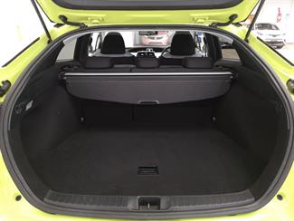 2016 Toyota Prius - Thumbnail