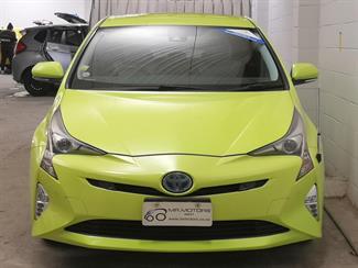 2016 Toyota Prius - Thumbnail