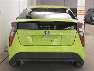 2016 Toyota Prius - Thumbnail