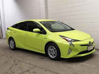 2016 Toyota Prius - Thumbnail
