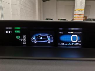 2016 Toyota Prius - Thumbnail