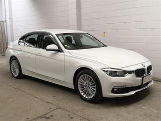 2017 BMW 330e - Thumbnail
