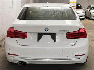 2017 BMW 330e - Thumbnail