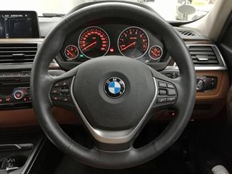 2017 BMW 330e - Thumbnail