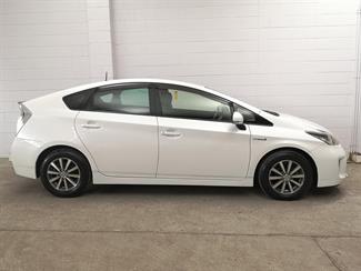 2013 Toyota Prius - Thumbnail