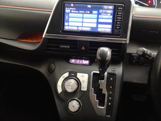2017 Toyota Sienta - Thumbnail