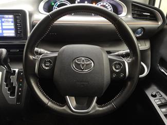 2017 Toyota Sienta - Thumbnail