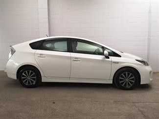 2013 Toyota Prius - Thumbnail