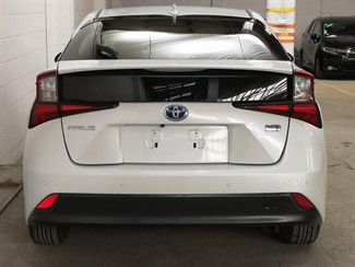2021 Toyota Prius - Thumbnail