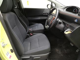 2017 Toyota Sienta - Thumbnail
