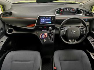 2017 Toyota Sienta - Thumbnail