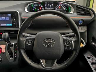 2017 Toyota Sienta - Thumbnail