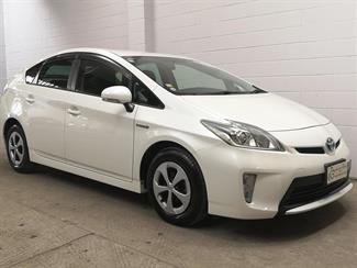 2014 Toyota Prius - Thumbnail