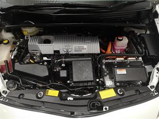 2014 Toyota Prius - Thumbnail