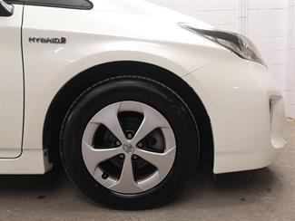 2014 Toyota Prius - Thumbnail