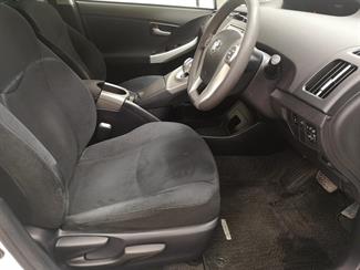 2014 Toyota Prius - Thumbnail