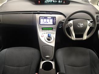 2014 Toyota Prius - Thumbnail