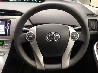 2014 Toyota Prius - Thumbnail
