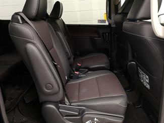 2015 Toyota Esquire - Thumbnail