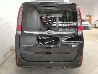 2015 Toyota Esquire - Thumbnail