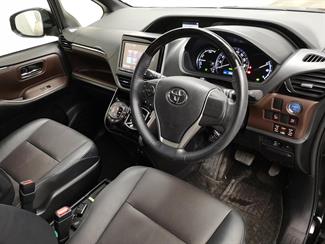 2015 Toyota Esquire - Thumbnail