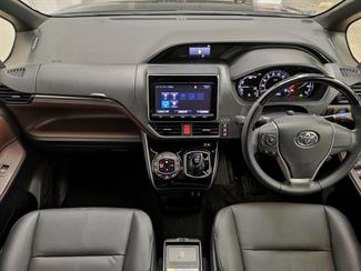 2015 Toyota Esquire - Thumbnail