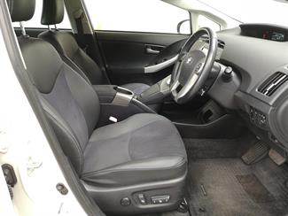 2012 Toyota Prius - Thumbnail