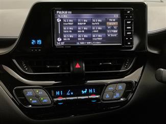 2017 Toyota C-HR - Thumbnail