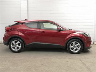 2017 Toyota C-HR - Thumbnail