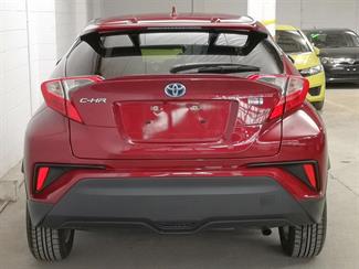 2017 Toyota C-HR - Thumbnail