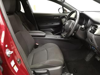 2017 Toyota C-HR - Thumbnail