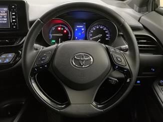 2017 Toyota C-HR - Thumbnail