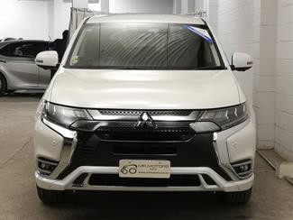 2019 Mitsubishi Outlander - Thumbnail